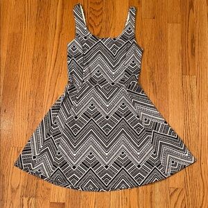 H&M Black and White Patterned skater dress size 6